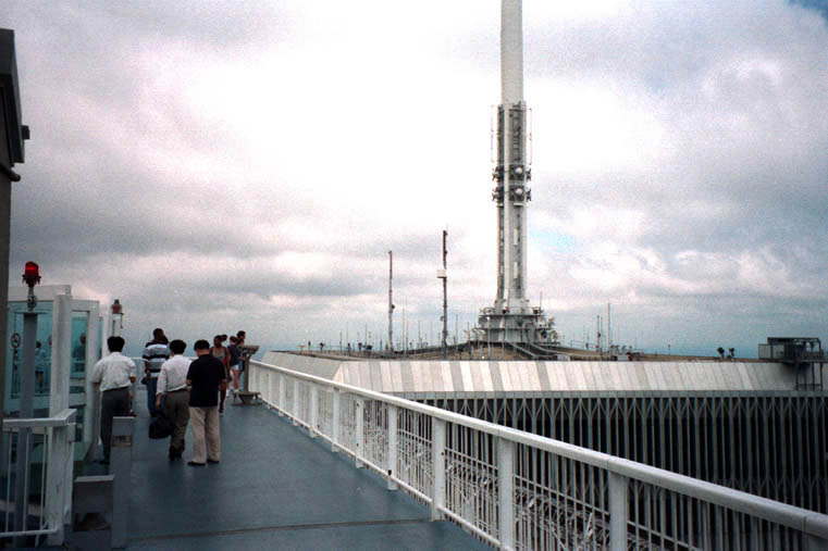 Umfangreiche Antennenanlagen auf dem Dach eines der beiden Türme des World Trade Centers.