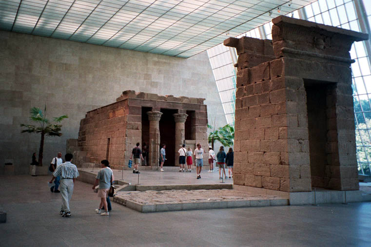Ägyptischer Tempel im Metropolitan Museum of Art. Interessant ist auch der Einblick in die Geschichte des alten Nilreiches, die vom Met auf einer anderen Website präsentiert wird.
