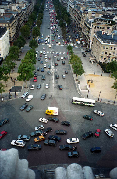 Chaotic traffic beneath the Arc de Triomphe