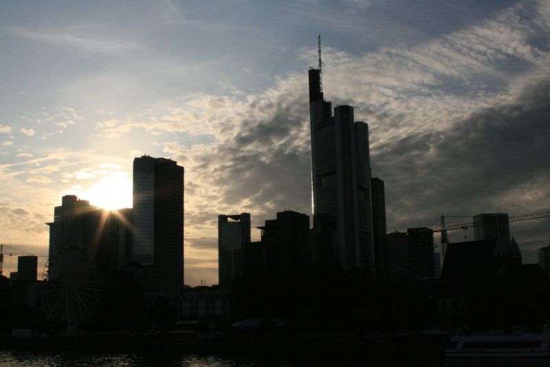 Sonnenuntergang über der Skyline von Frankfurt
