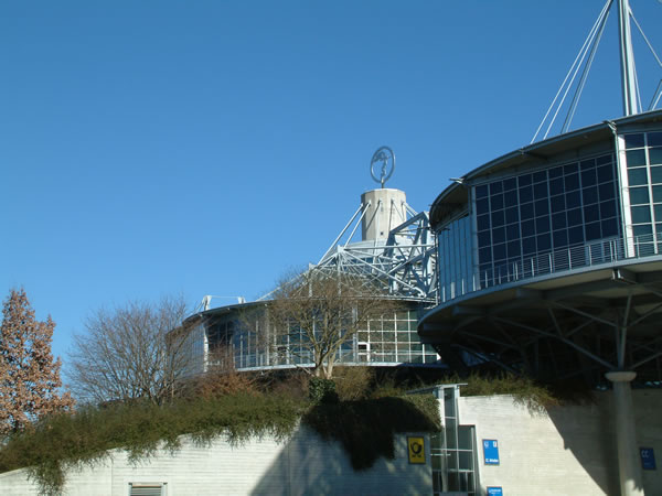 Convention Center mit dem Logo der Messegesellschaft