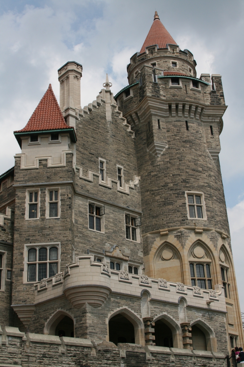 Casa Loma (span. „Haus auf dem Hügel“)