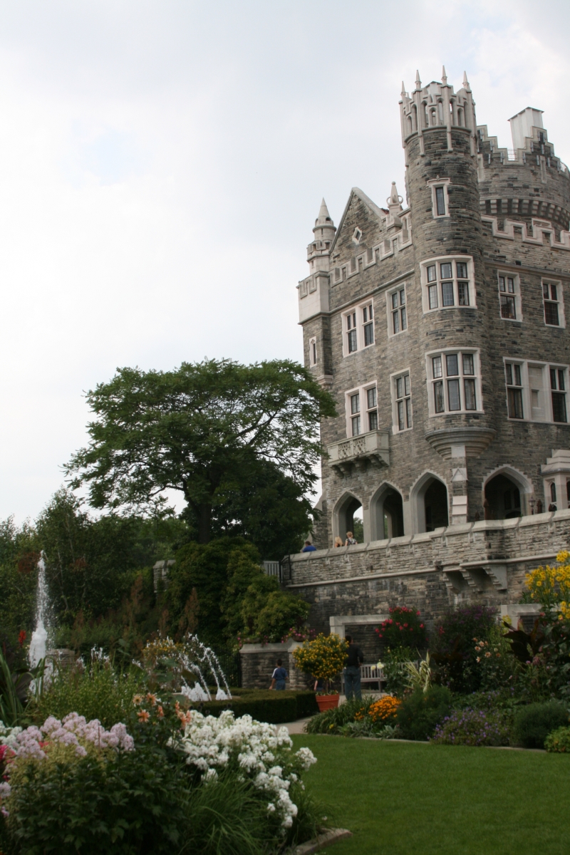 Casa Loma (span. „Haus auf dem Hügel“)