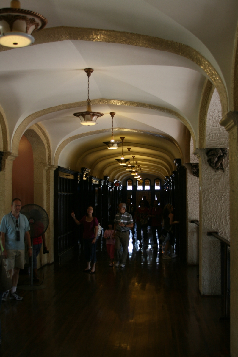 Casa Loma (span. „Haus auf dem Hügel“) ist ein burgartiges Herrenhaus in Toronto, Kanada, das von 1911 bis 1914 von Sir Henry Pellatt für ca. 3,5 Millionen kanadische Dollar als Wohnhaus erbaut wurde.