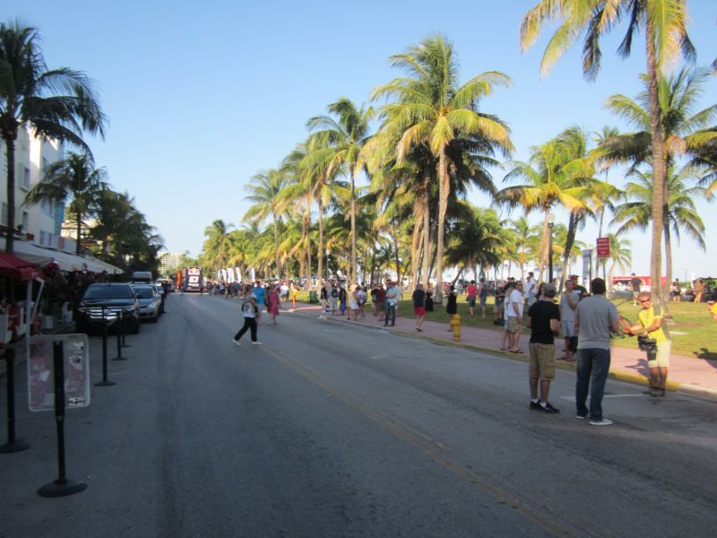 NASCAR trucks auf dem Ocean Drive vor Miami Beach