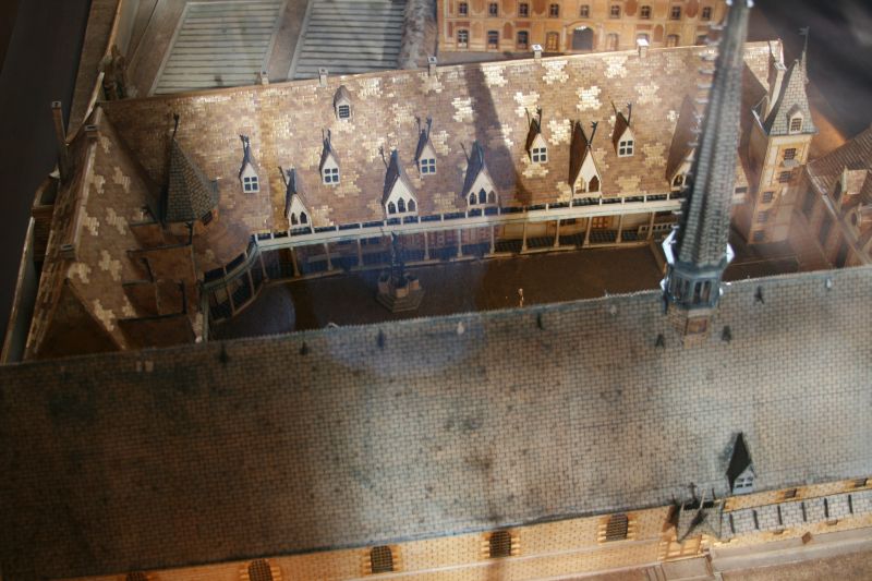 Straw model of& the& Hospices de Beaune