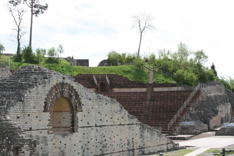 Außenmauern des Römischen Theaters von Augusta Raurica