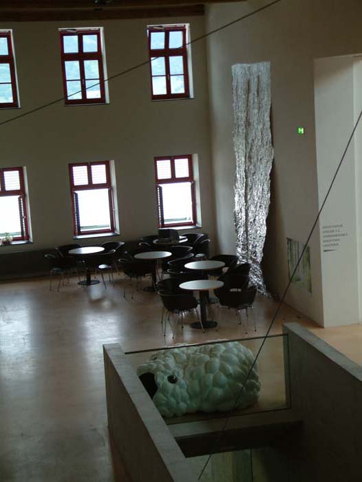 Sitzecke gegenüber der Administration der Hochschule Liechtenstein