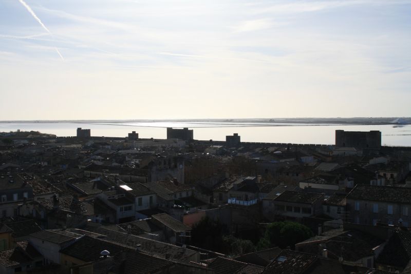 Blick über die Innenstadt von Aigues-Mortes