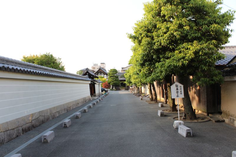 Side street close to the Imperial Palace