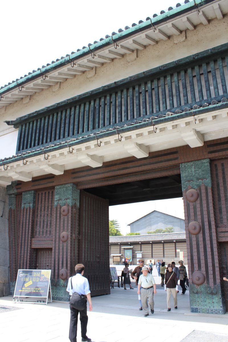 Eingangstor der& Burg Nijō