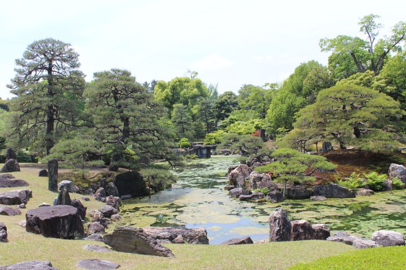 Pond next to Ninomaru palace of Nijō Castle
