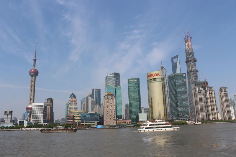 Blick vom Bund auf die Skyline von Pudong