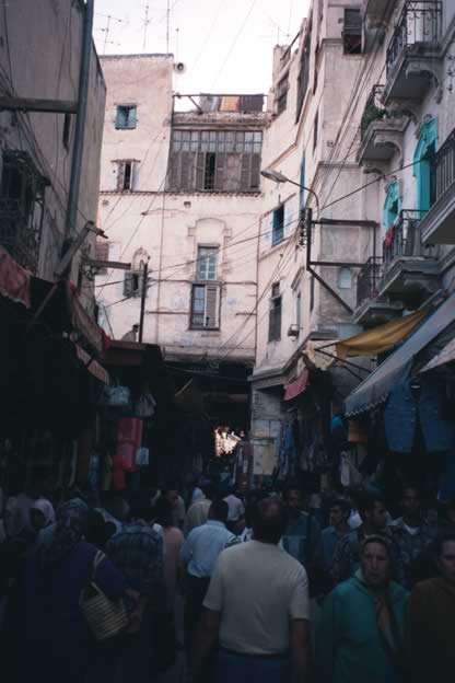 Turbulentes Leben in der Medina von Fes