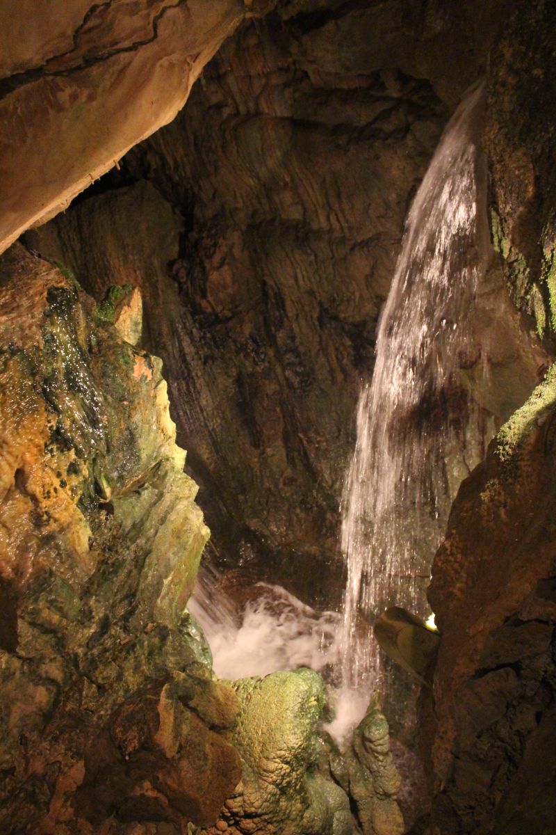 Unterirdischer Wasserfall