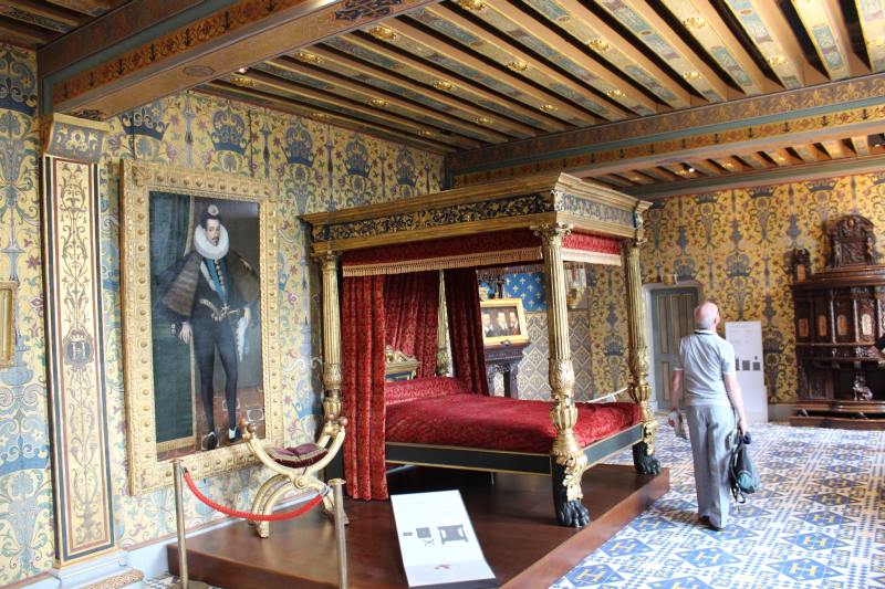 King's Chamber. Legend has it that the Duc de Guise was assassinated in this room.