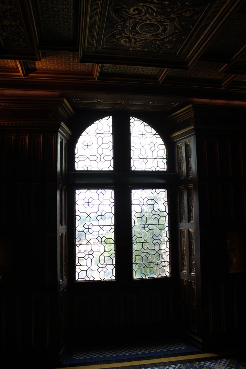 Catherine de' Medici's "chambre de secrets" with 237 skillfully carved wooden wall tiles, partially even painted with gold.