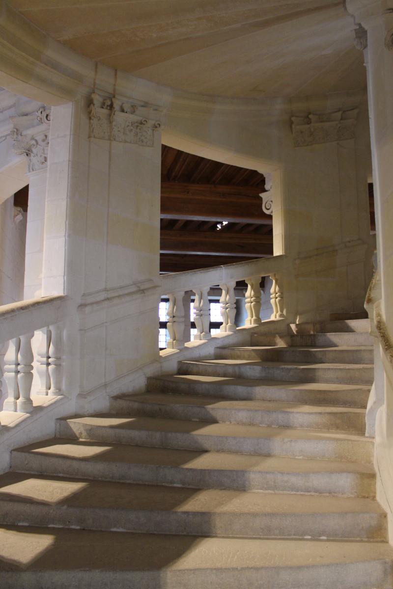 Double helix open staircase in the center of the château