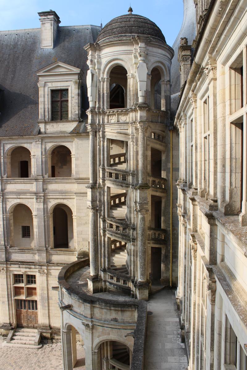 Außen gelegene Wendeltreppe des nordwestlichen Seitenflügels des Schlosses