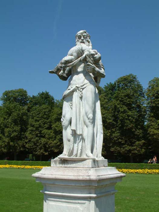 Figur im Garten von Schloss Nymphenburg