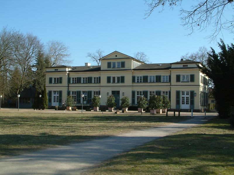 Schönbusch Park also offers a nice beer garden and a restaurant