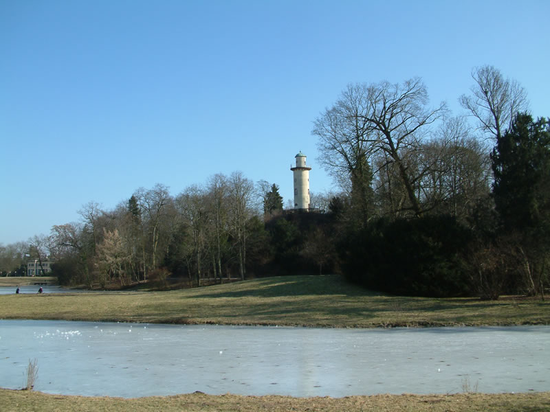 Look-out on a small man-made hill nearby the lake in Schönbusch Park