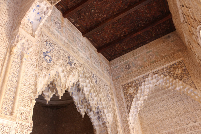 Stalactite vaulting around the Court of the Lions (Patio de los Leones). The wooden roof structure was built without any nails.