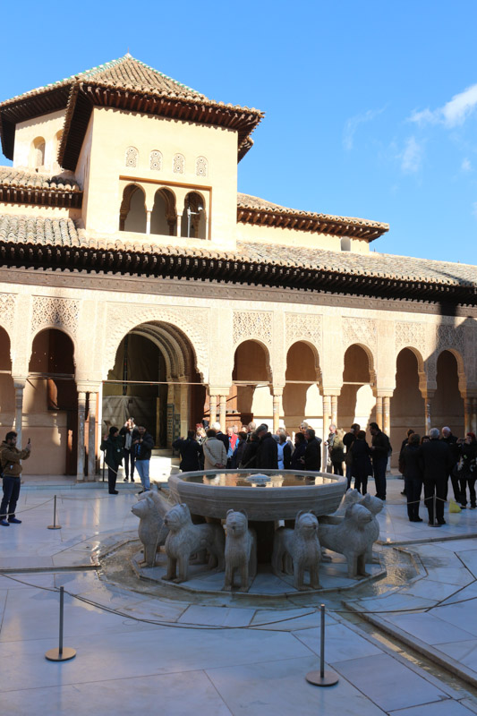 Court of the Lions (Patio de los Leones) with the lion fountain