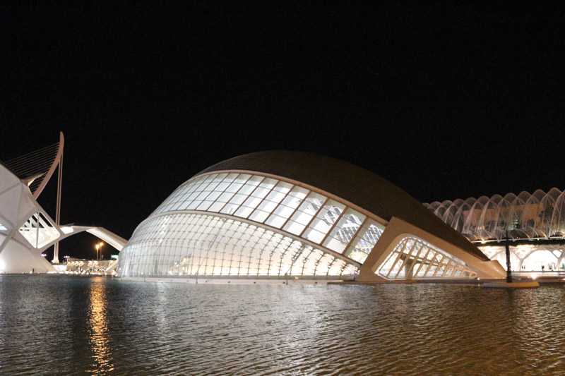 Night shot of L'Hemisfèric& theater