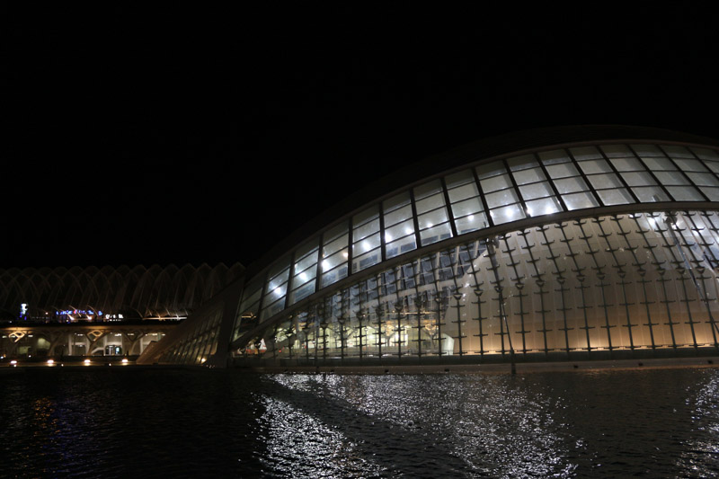 Night shot of L'Hemisfèric& theater