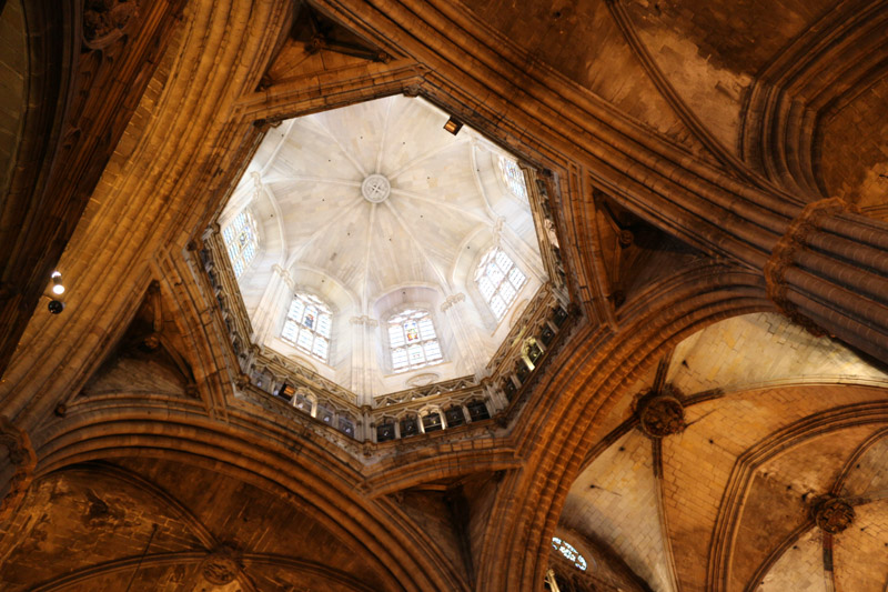 Innenansicht der gotischen Kathedrale von Barcelona