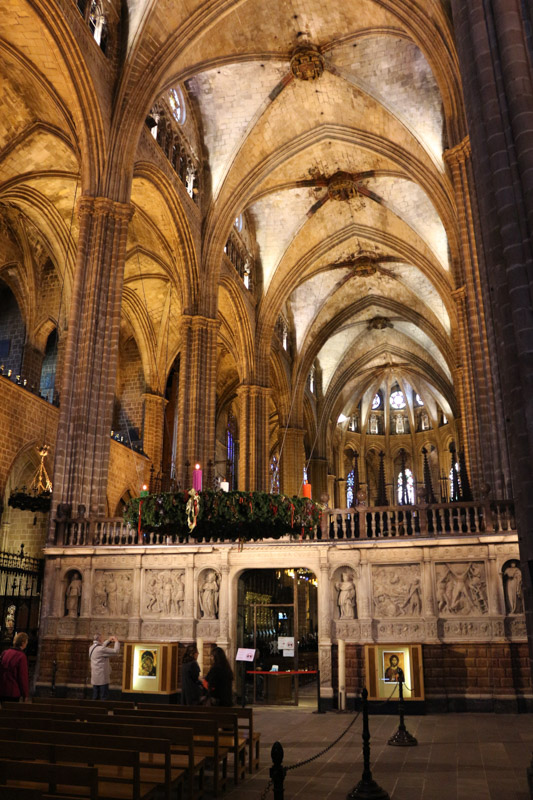 Innenansicht der gotischen Kathedrale von Barcelona