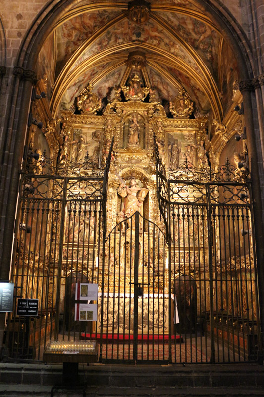 Innenansicht der gotischen Kathedrale von Barcelona