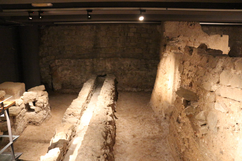 Roman water pipes shown in the& vault below& the Royal Palace of Barcelona