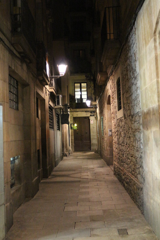 Street in Barri Gòtic at night