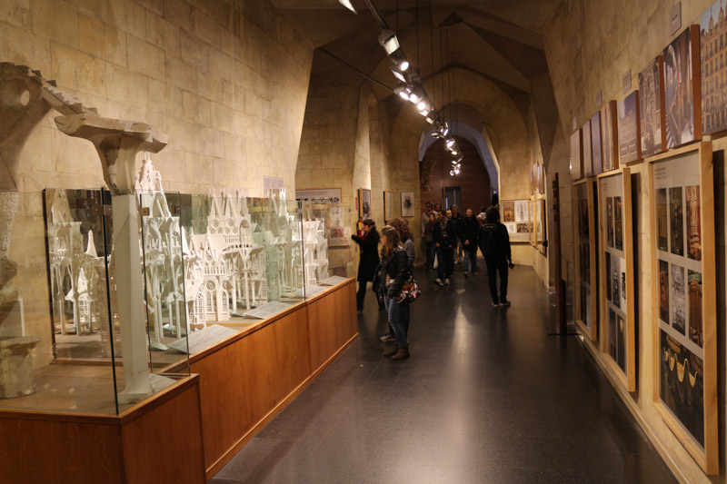 Das Museum unter der Basilika zeigt zahlreiche Architekturmodelle des Baus