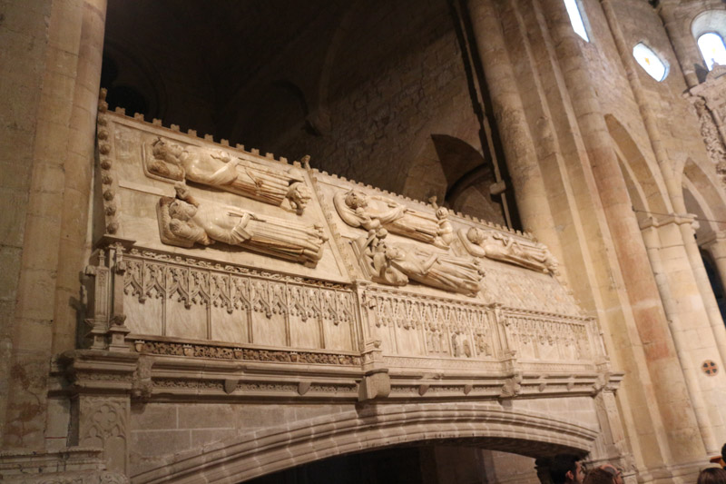 Royal tombs with the pantheon of the Catalan-Aragonese Count-Kings