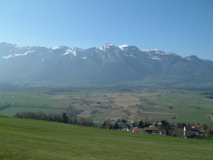 Blick über das Rheintal und die Österreichisch-Liechtensteinische Grenze
