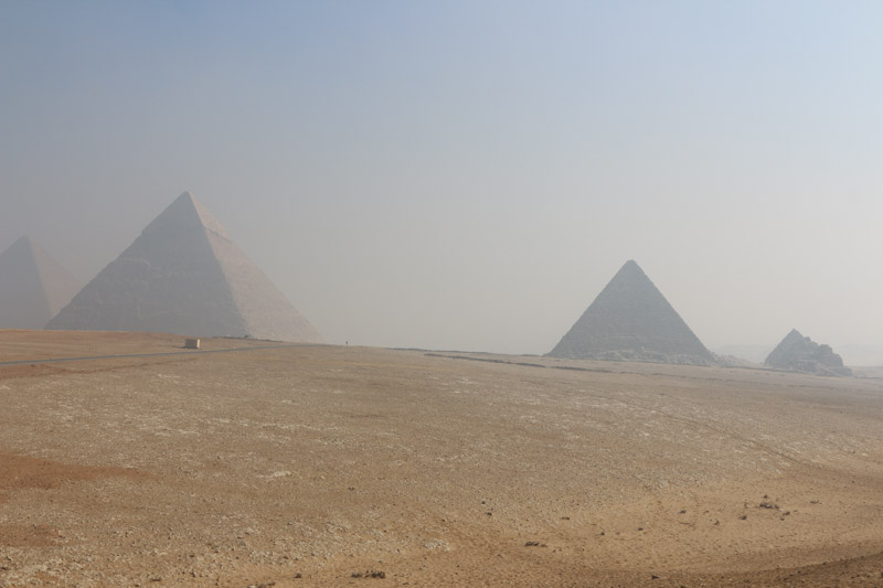 Das Plateau von& Gizeh mit den Pyramiden