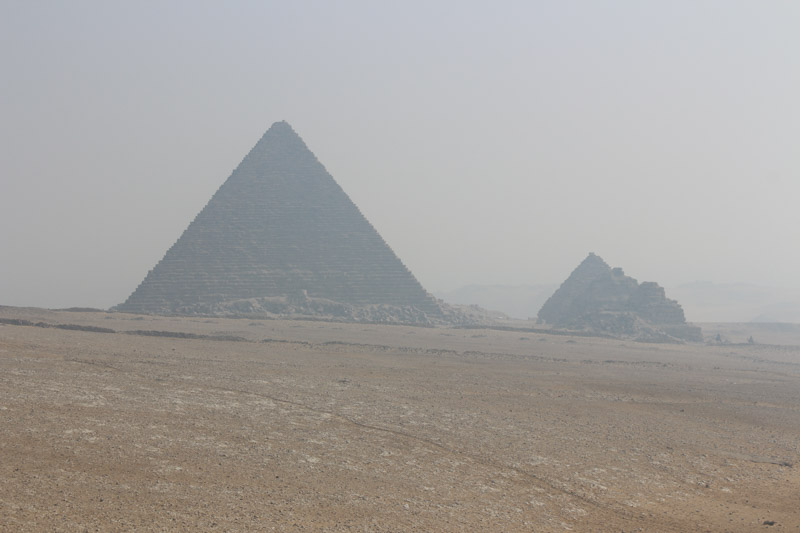Das Plateau von& Gizeh mit den Pyramiden