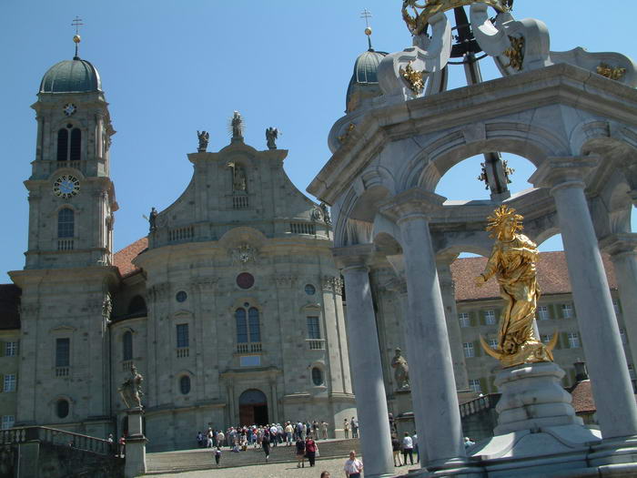 Portal des barocken Walfahrtsortes und Benediktinerklosters Einsiedeln
