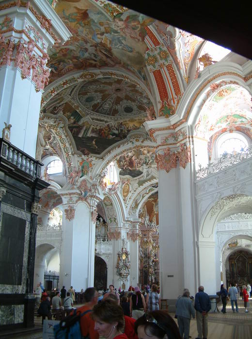 Kirche der Benediktinerabtei Einsiedeln mit wertvollen Innenverzierungen aus dem Barock
