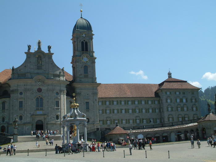 Portal des barocken Walfahrtsortes und Benediktinerklosters Einsiedeln