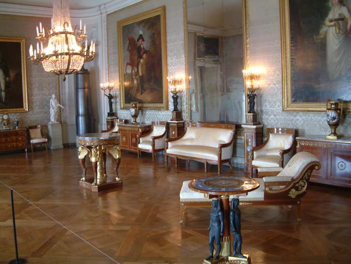 Die Beletage des Neuen Corps de Logis von Schloss Ludwigsburg ist größtenteils im Stil des Empire gehalten.