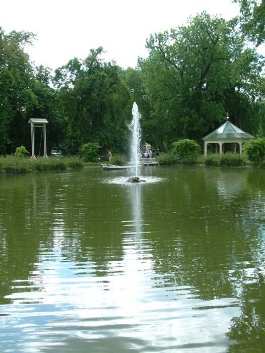 Kleine Wasserfontäne im Park von Schloss Ludwigsburg