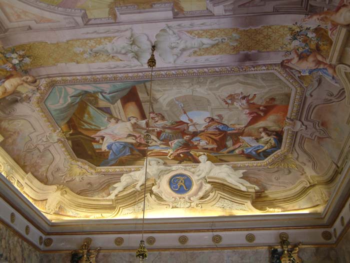 Deckenfresko& in der Ahnengalerie von Schloss Ludwigsburg.& Das Werk von Carlone trägt den& Titel& "Huldigung der Wissenschaften und Künste an den Herzog"
