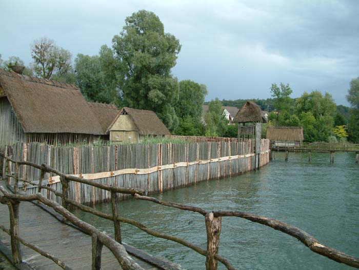 The Stone Age village of "Sipplingen" is protected by palisades. This is not only a protection against attackers but also blocks waves of the "Bodensee" during storms.