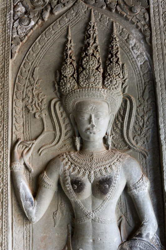 Steinrelief mit Tänzerinnen – so genannte Apsaras