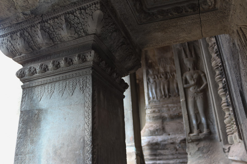 Fast die gesamte Oberfläche der Tempel ist mit Steinreliefs übersät