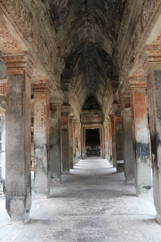 Die Erbauer des Tempels nutzen versetzte Steinschichten, um eine Art Gewölbe über den Gängen zu schaffen.